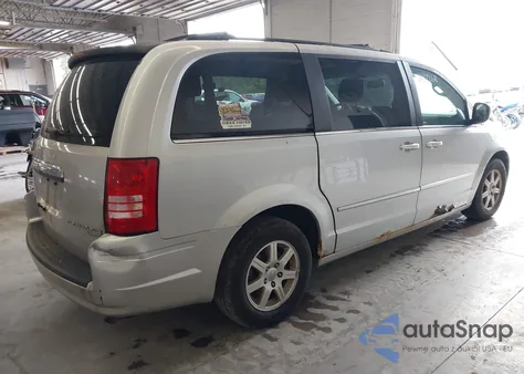 2010 Chrysler Town & Country Touring from USA, damaged, VIN 2A4RR5DX0AR193527